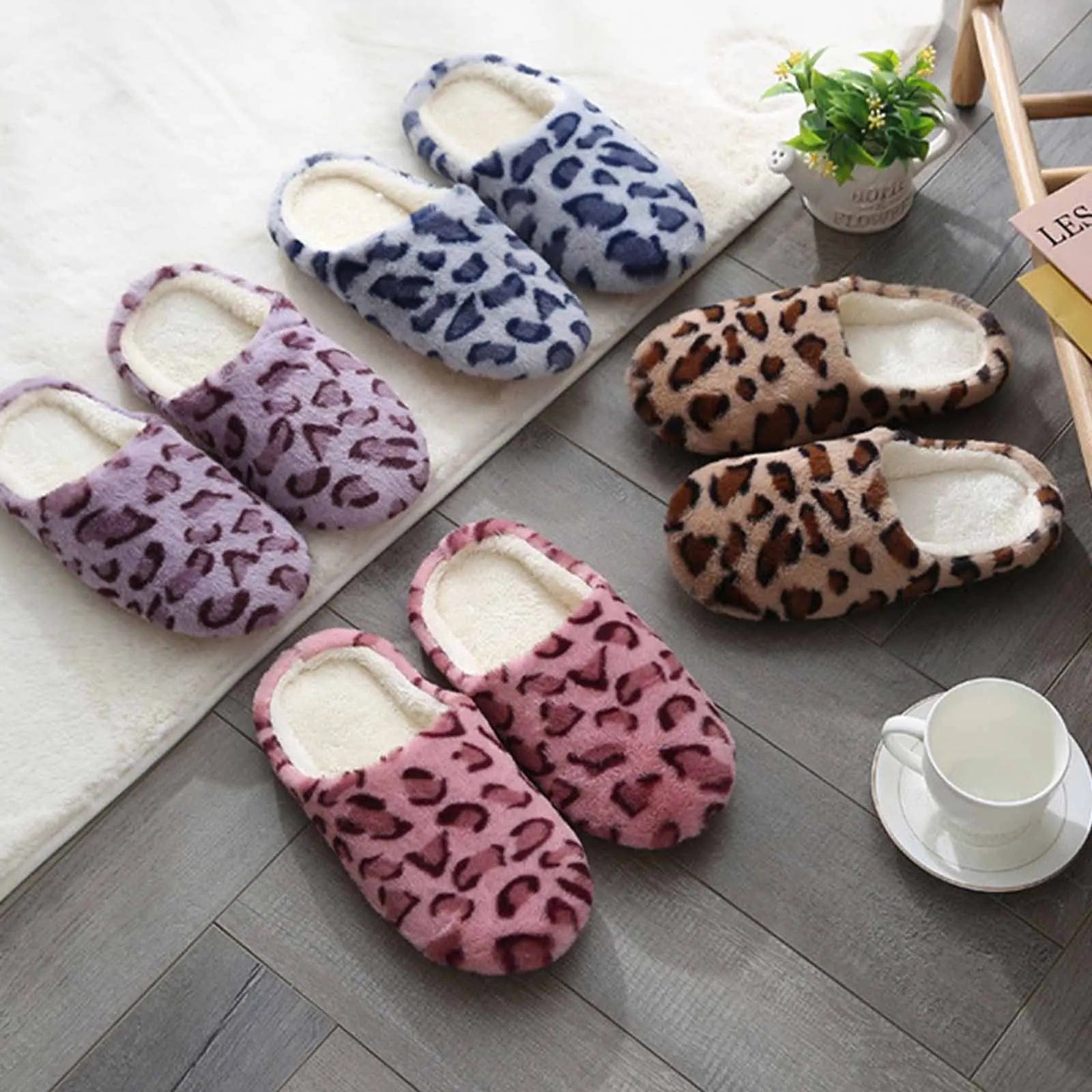 Chaussons JOMIX Femme - Motif Cœur Léopard, Peluche Douce, Semelle Antidérapante, Confort Maison